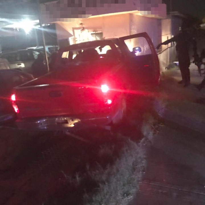 Comando RAFAGUEA 2 autos en calles de la Col. Centro de Sayula, Veracruz. Noticias en tiempo real
